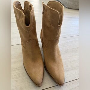 Universal Thread Tan Suede Pointed-Toe Western Ankle Boots